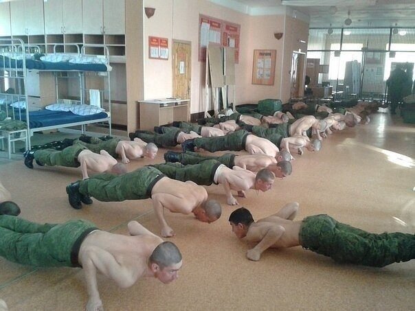Практически все солдаты некачественно выполняют команду "Полтора"