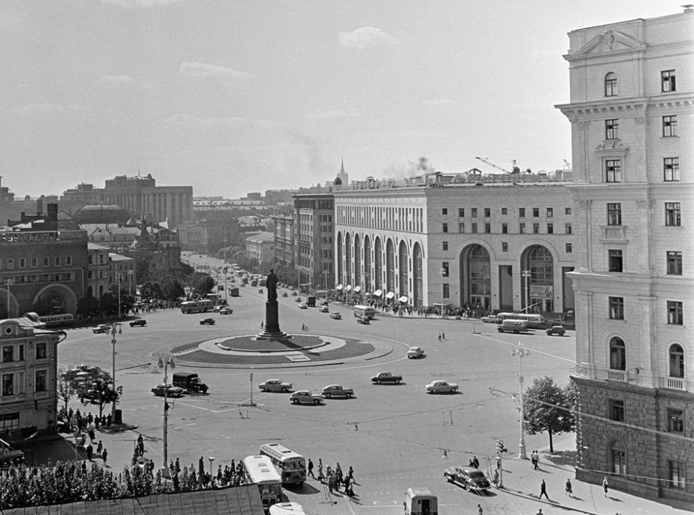 Площадь Дзержинского (ныне Лубянская) в 1966 году. Источник: Википедия / Валерий Шустов
