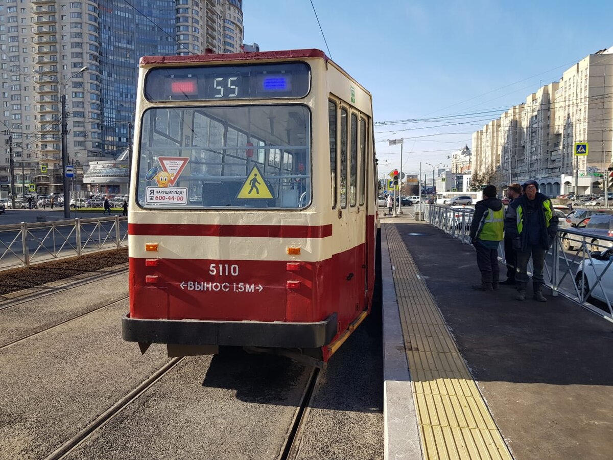 капремонт трамваев завод. почему трамваи на проспекте просвещения едут медленно. дорожники. ремонт трамвайных путей на проспекте просвещения. ремонт трамвайных путей на проспекте просвещения.