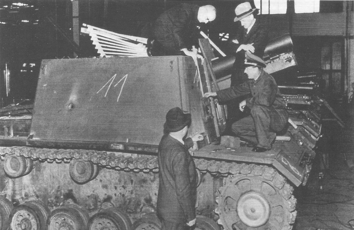 11-я машина из первой партии. На установки ставилось орудие 15cm 33/1, предназначавшееся для САУ на базе Pz 38(t)