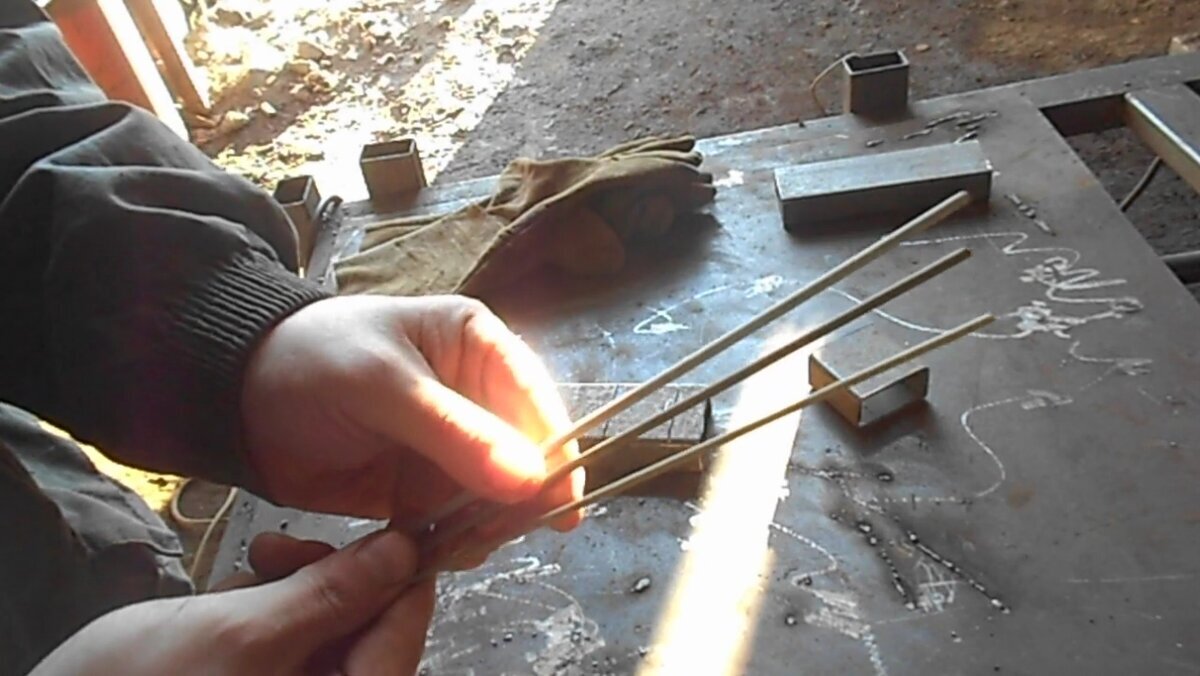 5 мм инвертором. Сварка профильной трубы полуавтоматом встык. Сварочный ток для электрода 2 мм. Сварка профильной трубы 1. Каким электродом варить профильную трубу 1.