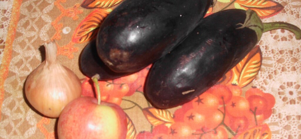 Овощи для приготовления икры из баклажанов с яблоками. Личное фото автора канала Житейская проза