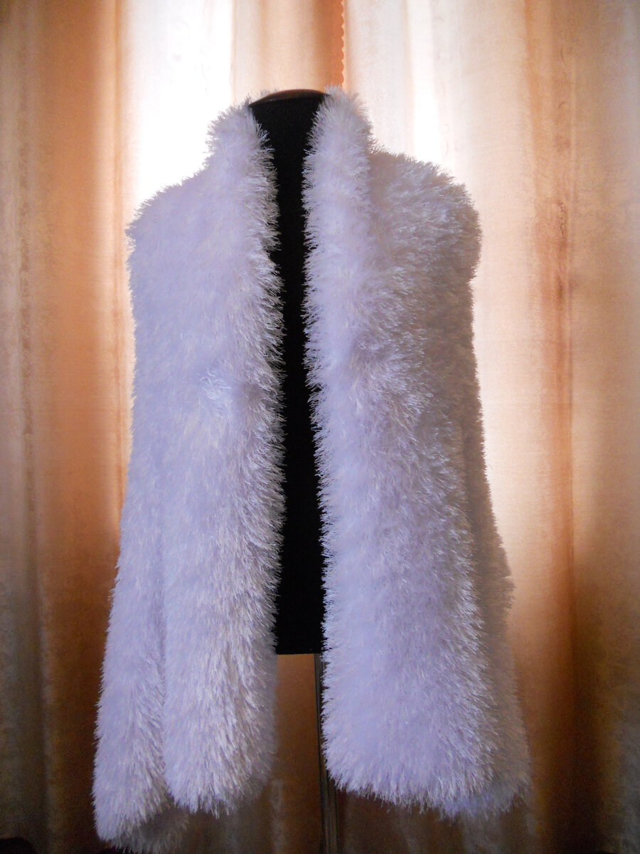 Фото сделано мною сразу после того как его связала. Так он выглядит спереди. 