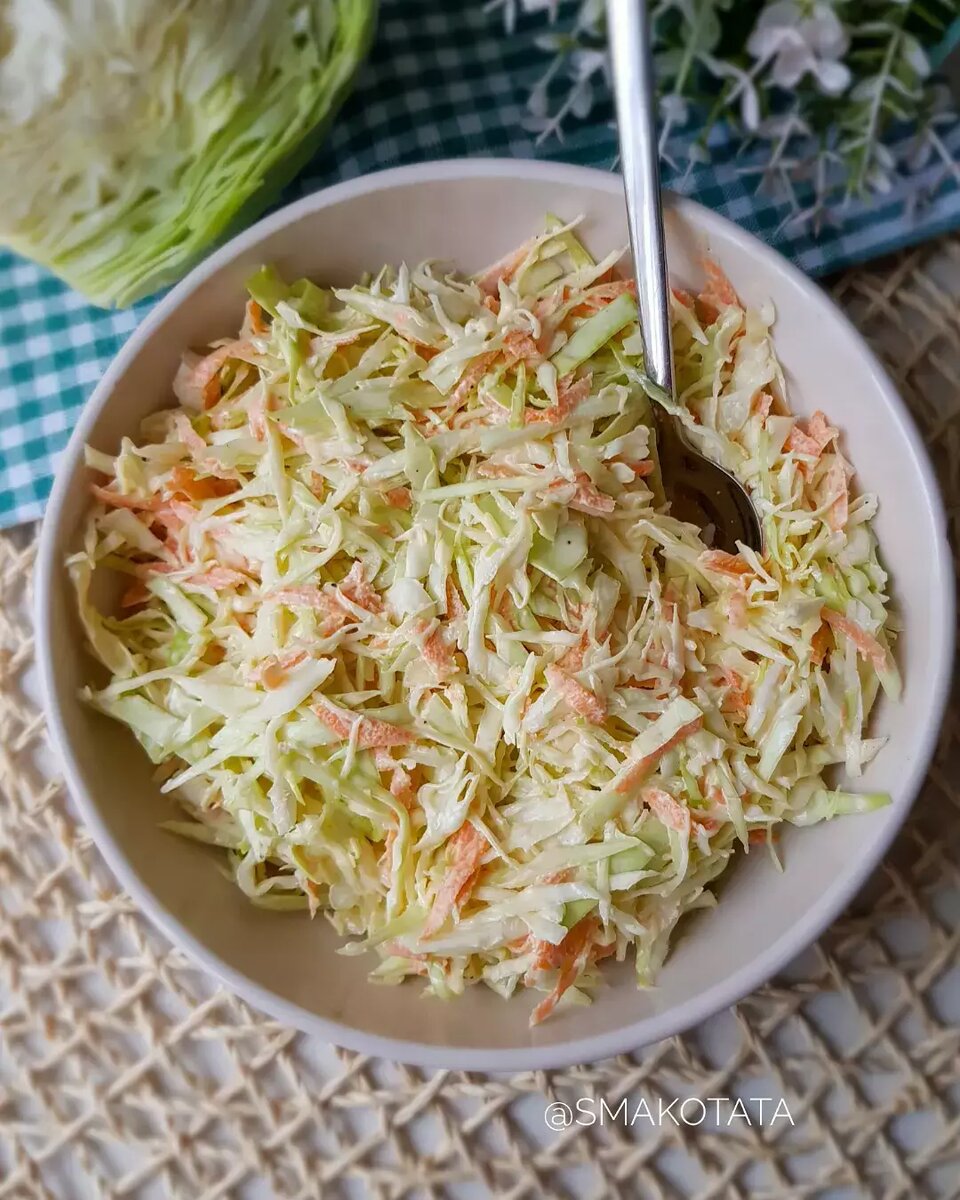 Капустный салат "Коул-сло" (Coleslaw) с яблоком.