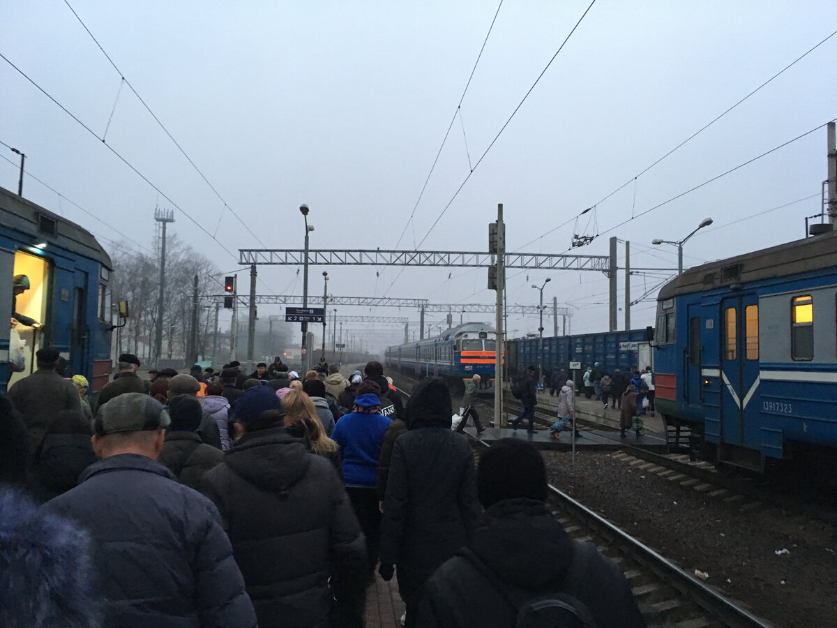 Ехать до места назначения около 5 часов с одной пересадкой в Молодечно (фото оттуда).