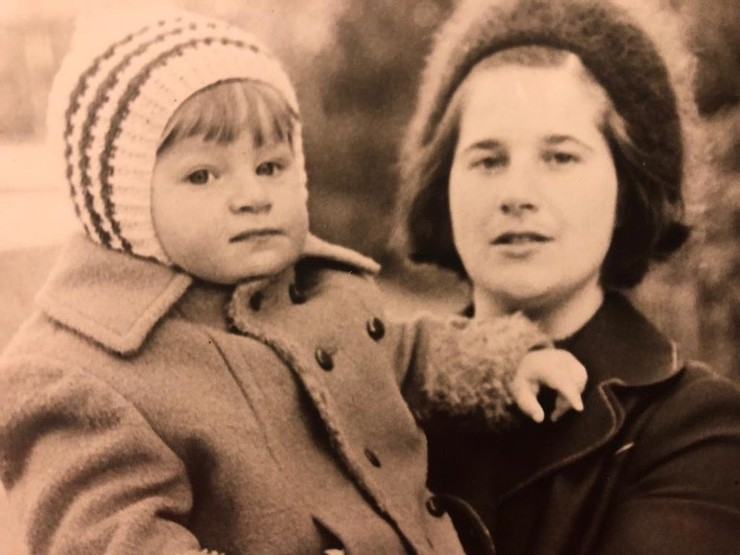 Дмитрий Губерниев в детстве с мамой