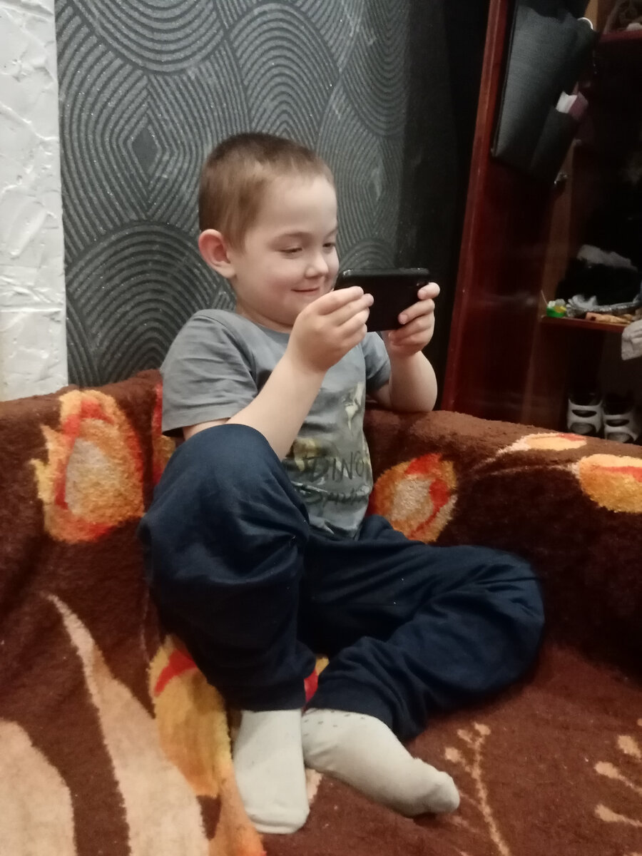 Средний повторяет 