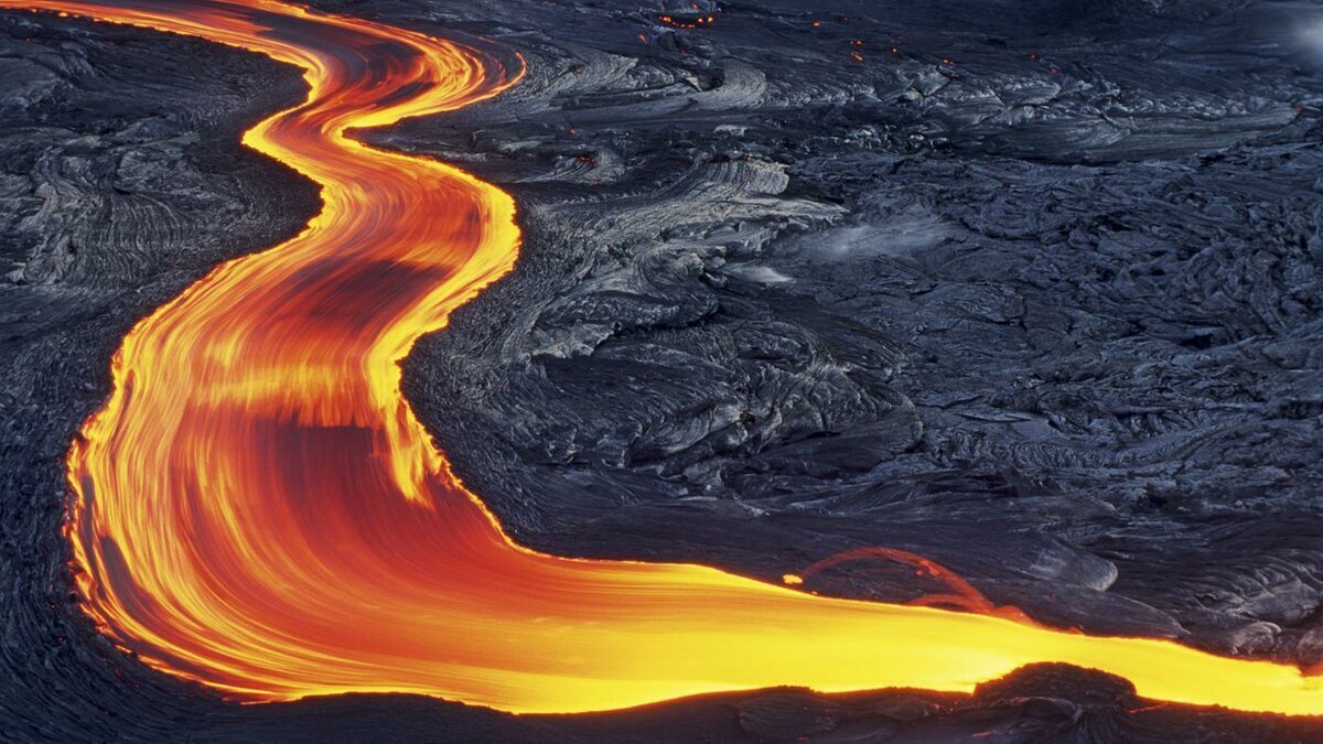 Вопреки известных представлений вулкан не всегда выглядит. Лава магма вулкан. Кремниевая лава. Вулканы расплавленная магма. Расплавленная лава.