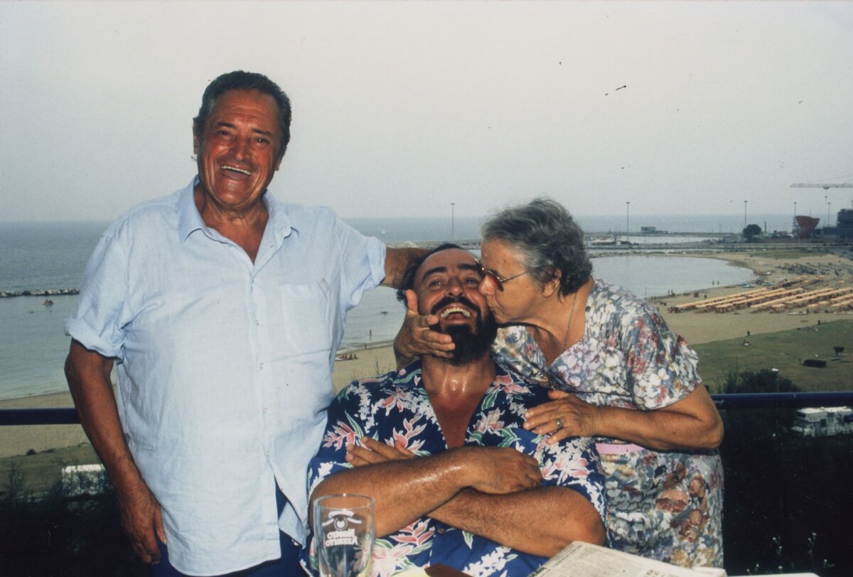 Семья Luciano Pavarotti.     