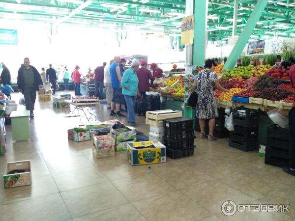Плодоовощной рынок в городе Елизово на Камчатке.