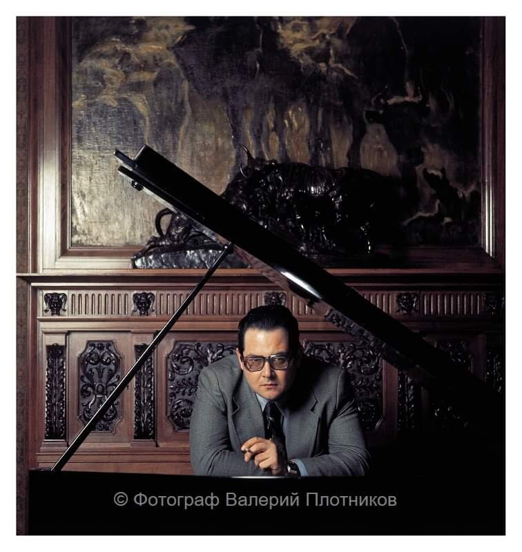 НИКОЛАЙ ПЕТРОВ 