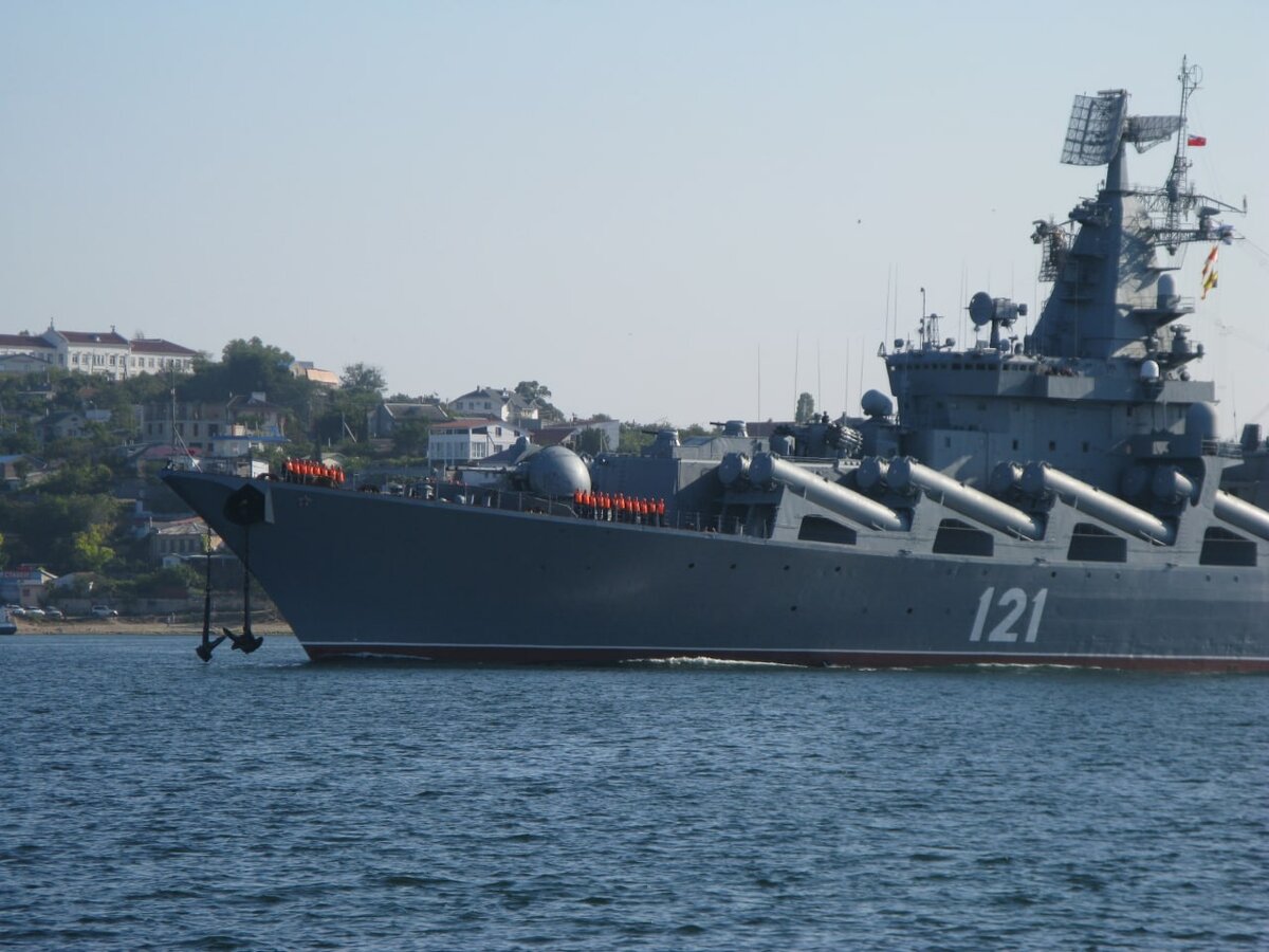 Поднимут ли крейсер москва. Поднимут ли крейсер москва. Флагман москва корабль. Крейсер москва затонул 2022. Крейсер москва затонул.