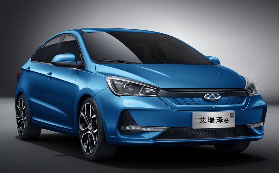 На фото: Электрокар Chery Arrizo e 