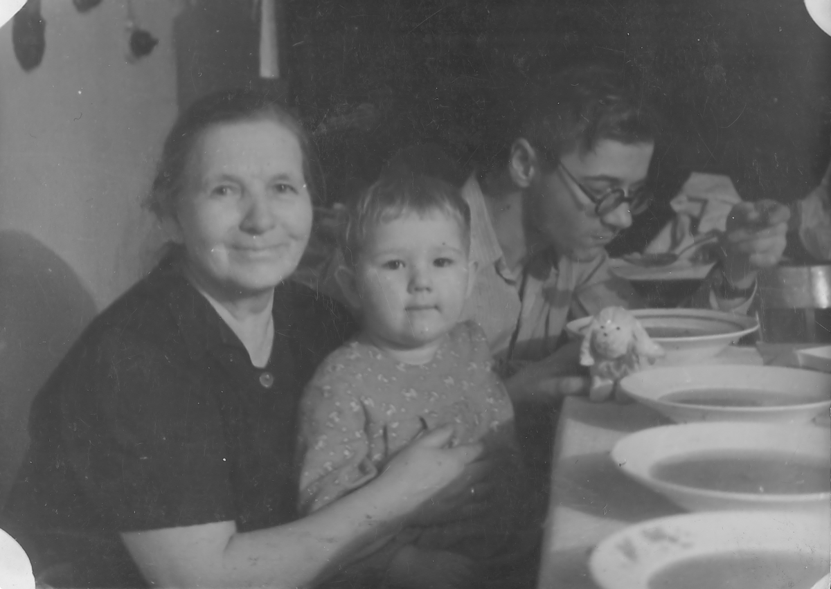 Мария Ивановна, я и папа. Конец 50-х.