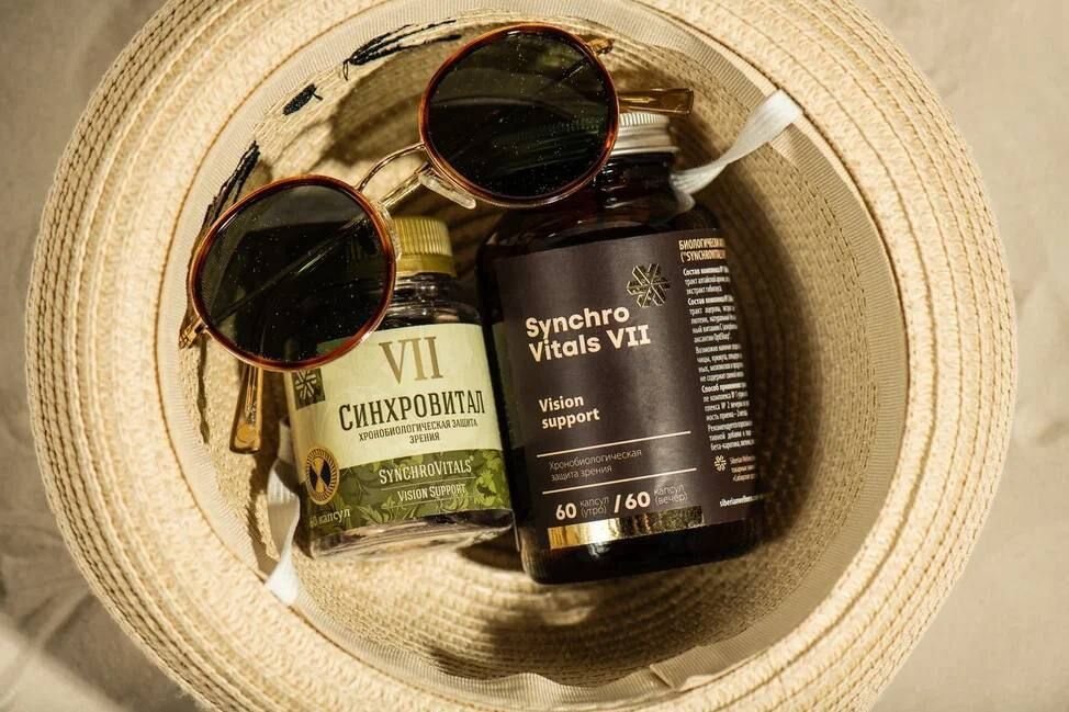 👀Двухфазный комплекс «Синхровитал VII» создан для защиты зрительных‼️ клеток на основе хронобиологии.
Именно поэтому в его составе:

🌀природные светофильтры лютеин и зеаксантин – обеспечивают антиоксидантную защиту органов зрения;
🌀бета-каротин – способствует сохранению зрения и нормальной работе сетчатки;
🌀три природных источника антоцианов – гибискус, арония, черника: улучшают кровообращение в органах зрения и защищают зрительные клетки от старения и УФ-излучения;
🌀70% от нормы натурального витамина С в составе экстракта шиповника. А этот антиоксидант блокирует разрушительные реакции в сетчатке и хрусталике, вызываемые светом.
https://ru.siberianhealth.com/ru/shop/catalog/product/500050/?ref=2501734722