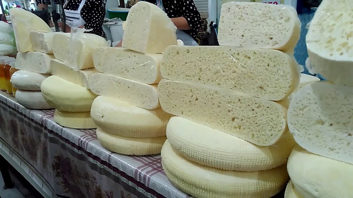 Дагестанский сыр брынза. Сыр брынза Дагестан. Горный сыр Дагестанский. Козий сыр Дагестанский. Что купить в дагестане