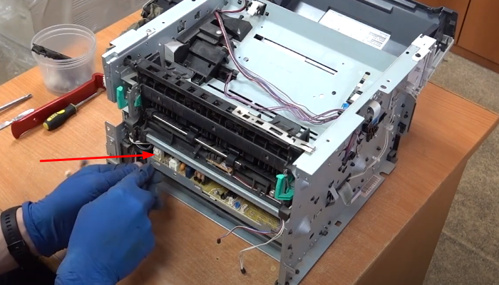 Фото 105. Извлекаем термоэлемент