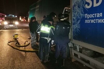    ДТП с двумя грузовиками в Подмосковье © Пресс-служба ГКУ МО «Мособлпожспас»