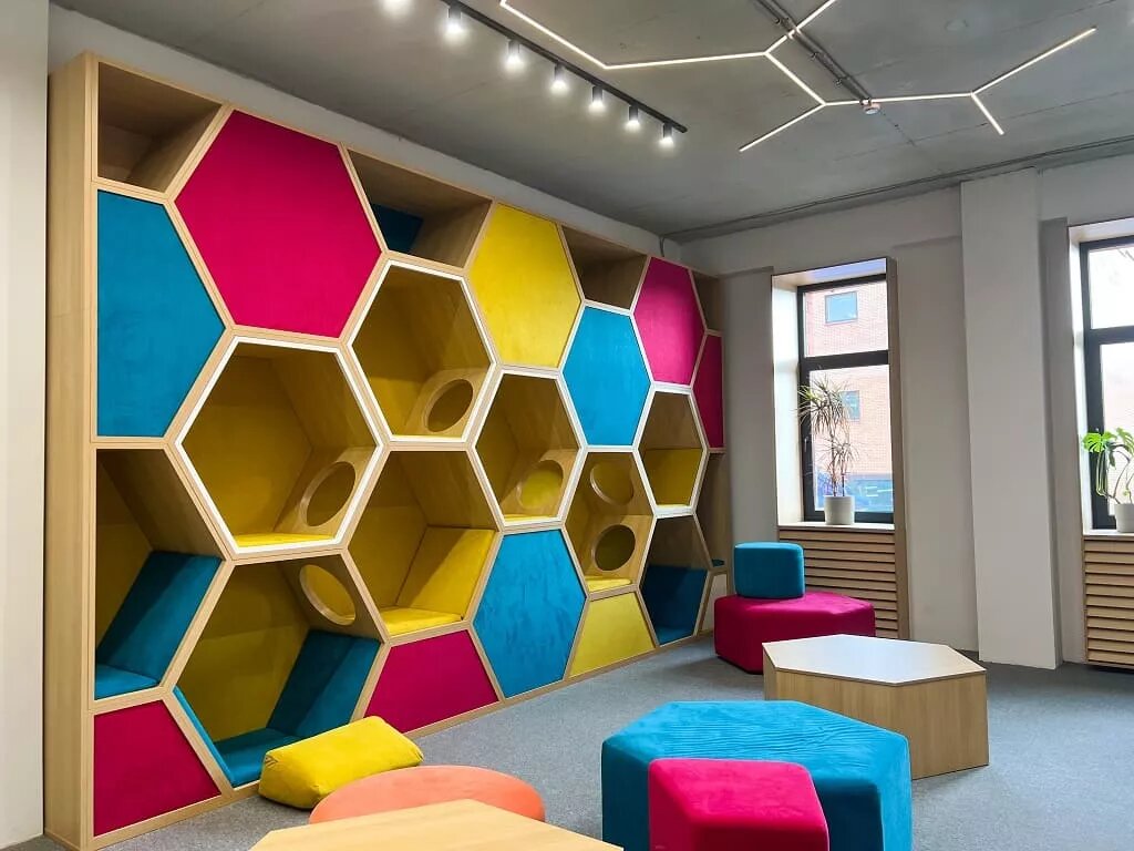 В начале 2022/2023 учебного года у школы BC Academy появилось собственное здание в центре Казани — кампус «Межлаука» по адресу ул. М.Межлаука, д. 22, где обучаются школьники с 1 по 11 классы. Фото: архив «Бала-Сити»