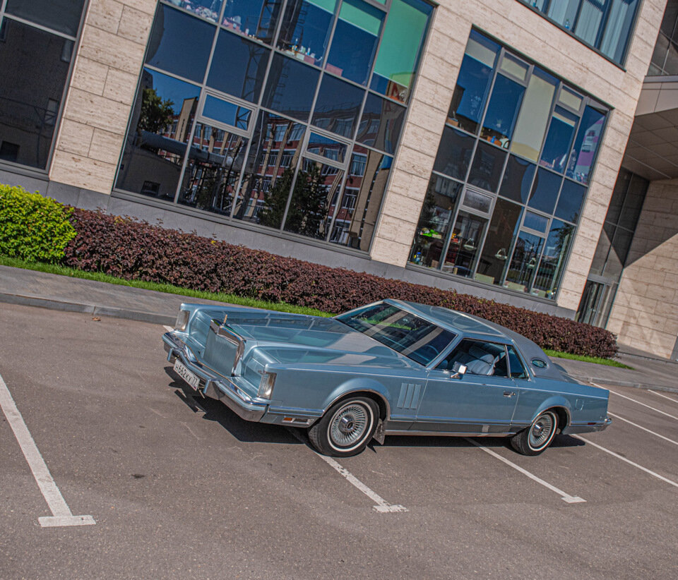 Самый дорогой автомобиль США 1978 года в Москве. Lincoln Continental Mark V  Diamond Jubilee Edition (1978) в синем цвете. | LDGarageMedia | Дзен