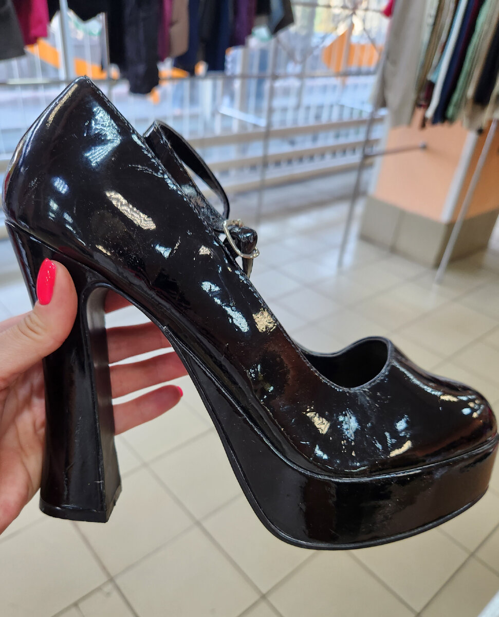 Нашлась эта красота в кучи обуви за 200 рублей 