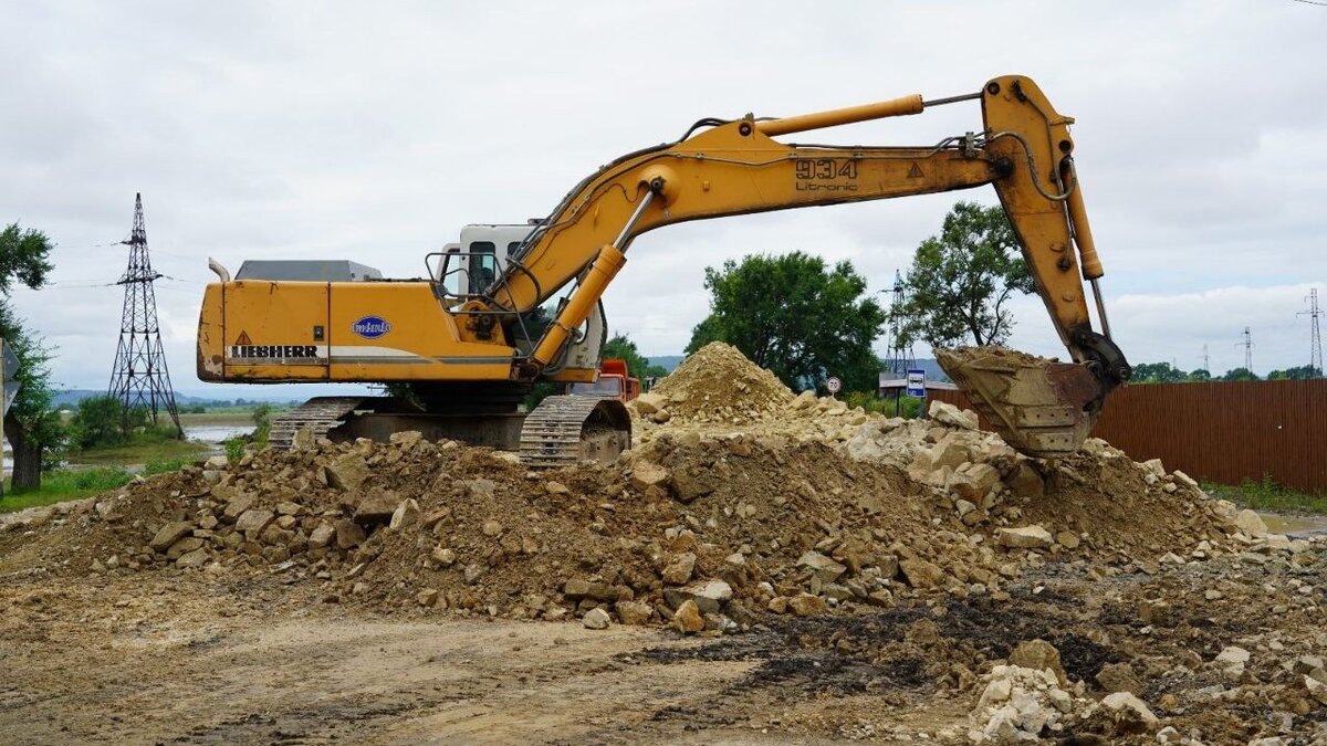     В Уссурийском ГО власти начали восстанавливать дорогу к селу Борисовка — наконец погодные условия позволили начать ремонт.