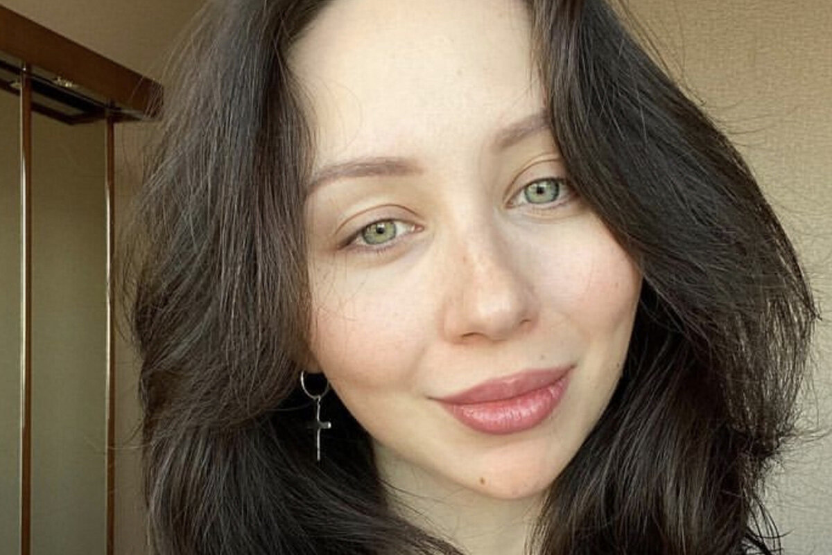     «Ненавижу камни!»: Елизавета Туктамышева в белом бикини появилась на пляже в Мексике