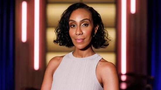 Moderatorin Hadnet Tesfai wird die Aufgabe allein übernehmen. (Quelle: IMAGO/Christoph Hardt)