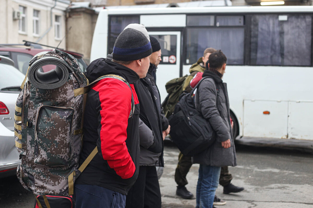 В 2023 году на службу по контракту приняты почти 300 тысяч человек.  Фото: Ольга Юшкова