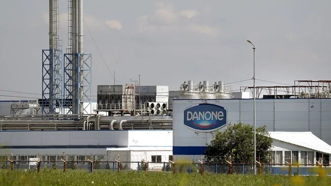 Вид на молочный комбинат Danone (Фото Максима Шипенкова / ТАСС) 