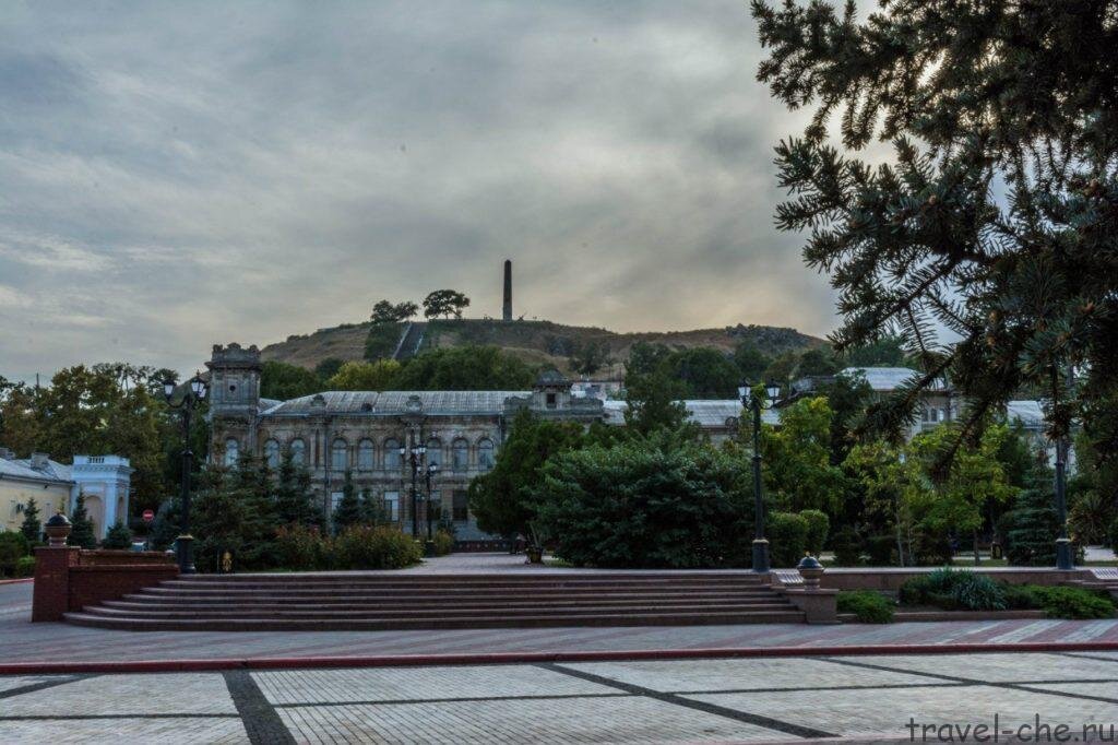 Центр керчи. Керчь центр города. Гора Митридат улицы. Достопримечательности на улице Ленина Керчь. Керчь центр города фото.