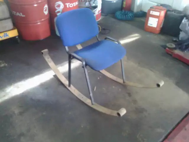 Кресло-качалка из офисного стула