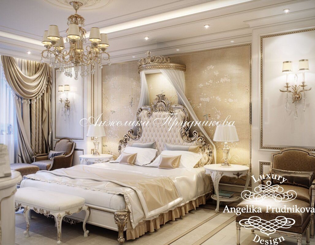 На фото: Интерьер спальни в дворцовом стиле в оттенках шампанского. Проект квартиры в ЖК «Розмарин» в Москве
