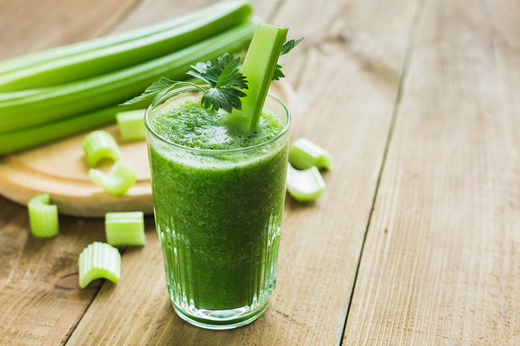 Напитки из сельдерея очень полезны для здоровья и красоты