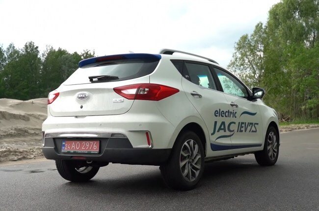 JAC iEV7s вид сзади