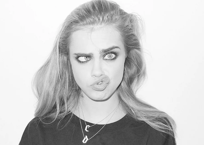 Она уже сошла сума от того что ты читаешь это...