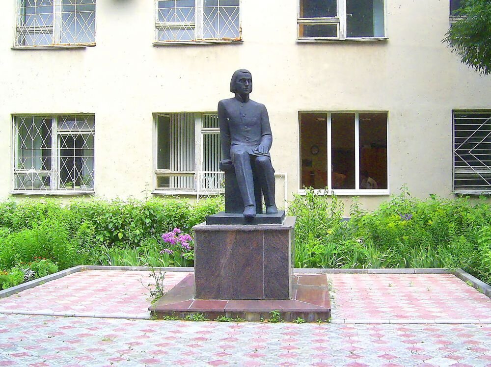 Еще и памятник Белинскому В.Г.