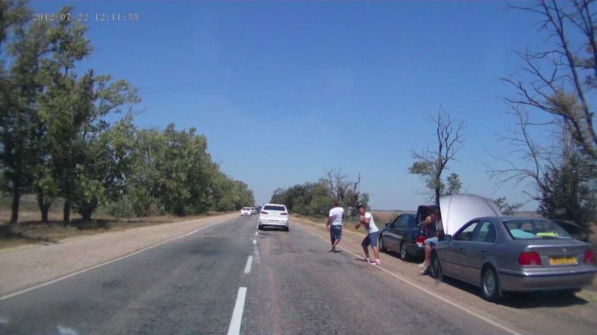 Просьба помощи на обочине.