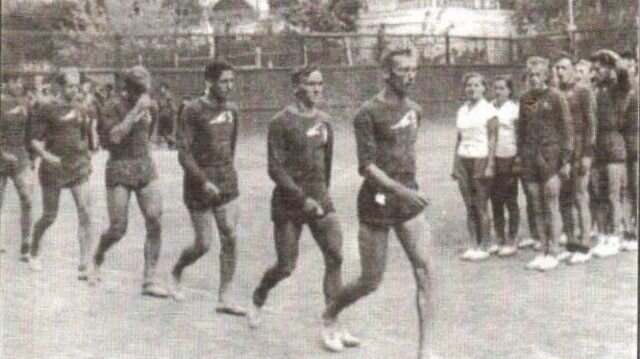 Куйбышев. 1952 год. Ельцин - первый в шеренге. 