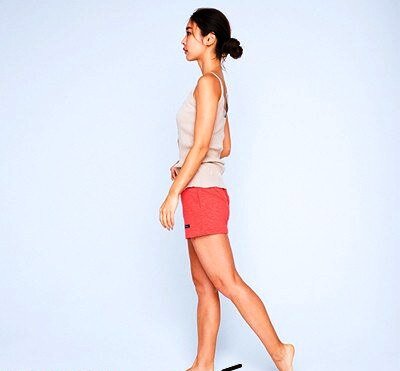 Упражнение: махи ногой назад