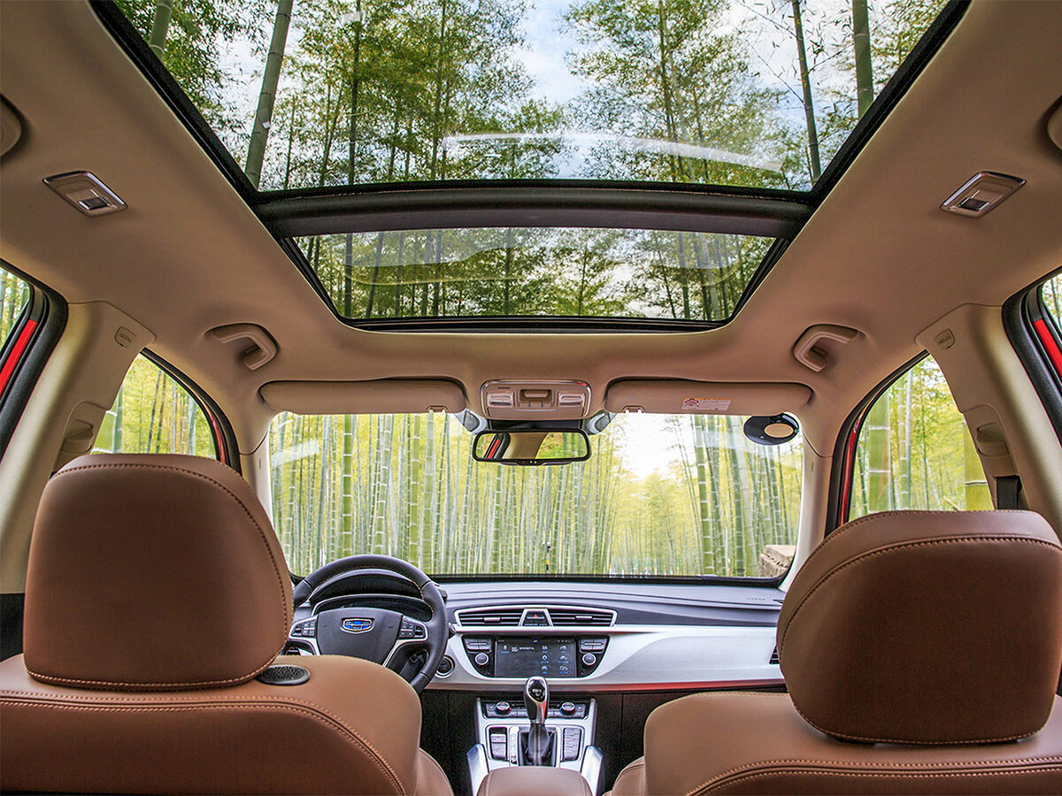 Салон  Geely Atlas Фотография с autospot.ru 