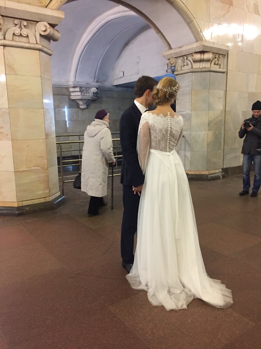Свадьба в метро 