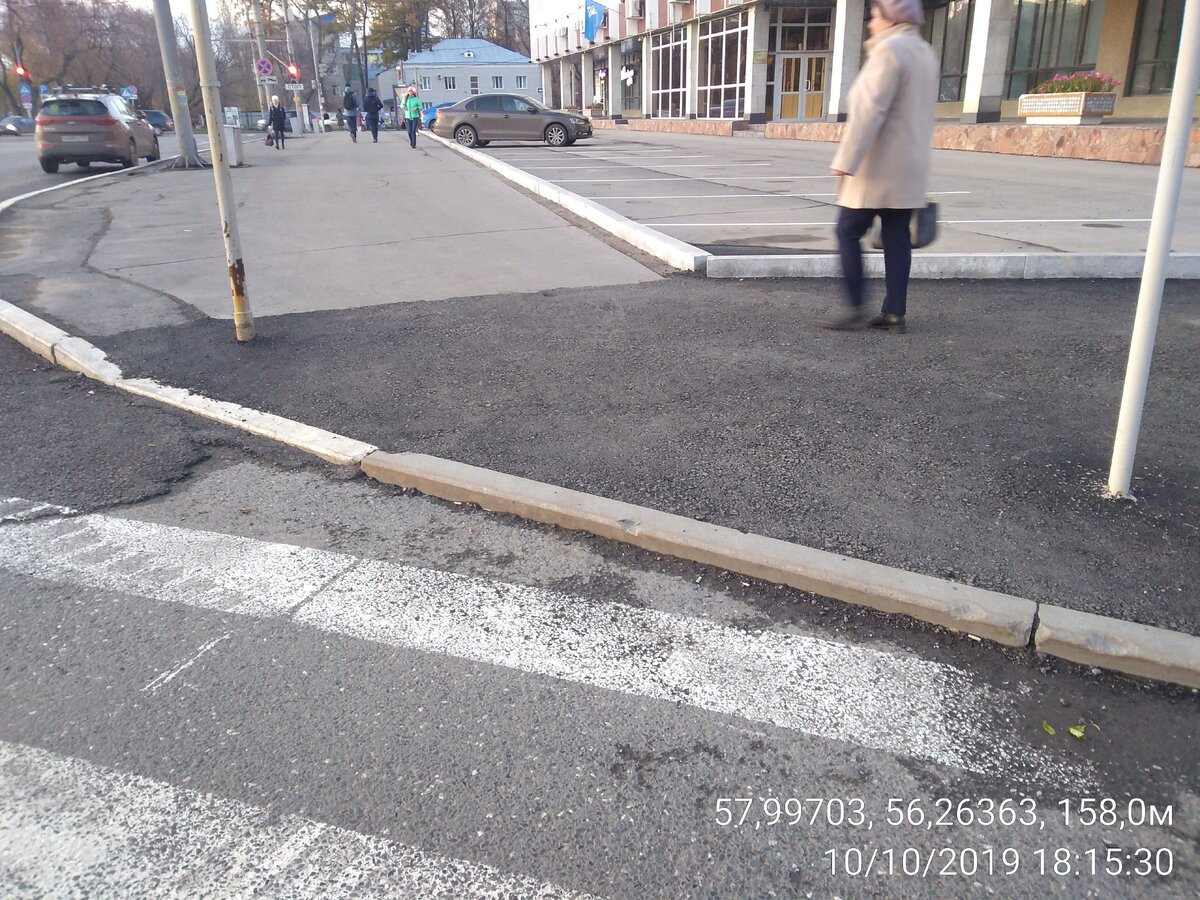 Высота бордюра более 1,5 см.