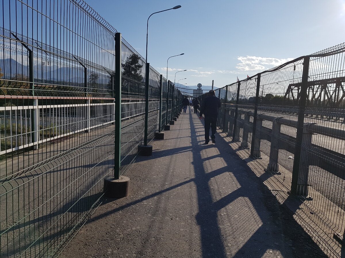 выпустят ли в абхазию. псоу пограничный пост. выпустят ли в абхазию. таможня сочи абхазия. граница адлер абхазия.