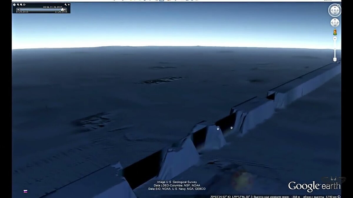 Стена на дне океана