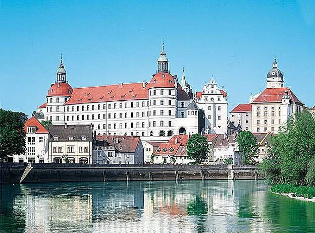 Schloß Neuburg, Neuburg-an-der-Donau, Bayern (Замок Нойбург, г. Нойбург-ан-дер-Донау, Бавария)