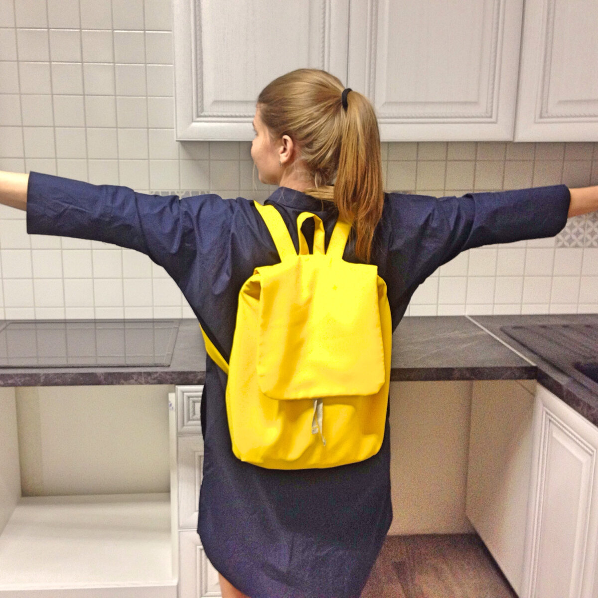 Анастасия и её собственная модель дизайнерского рюкзака