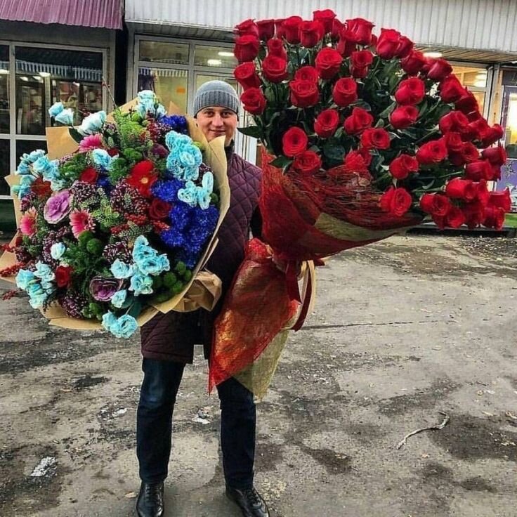 -Цветы, ну блин совсем банально. Уж лучше сьездить на оптовую базу и купить реально много и разных, чтоб поставить только в ведро, а не в мамину вазу.