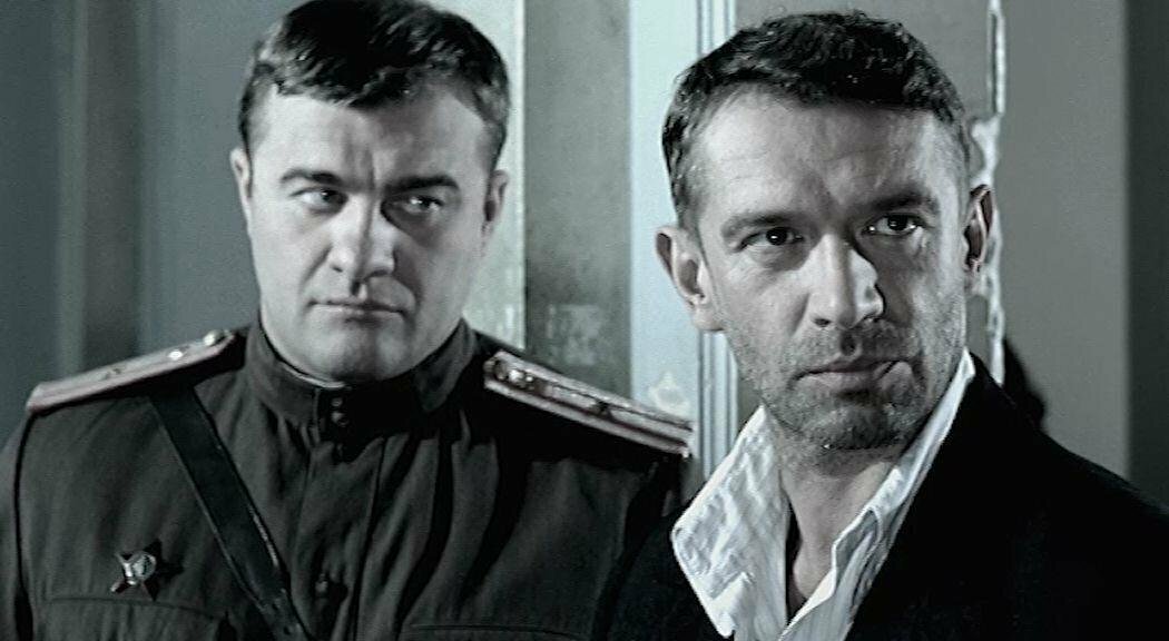 Кадр из сериала "Ликвидация". Справа - подполковник Давид Гоцман (Владимир Машков), слева - майор Виталий Кречетов, он же "Академик" (Михаил Пореченков).