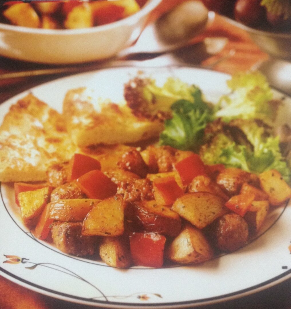 Это совсем недорогое  простое блюдо из картофеля в приготовлении.